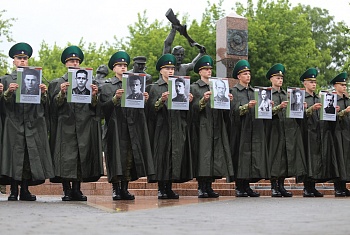 Вспомнить всех поименно: акция памяти "Боевой расчет» прошла в Брестской крепости